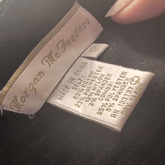 Elegant Plaid Sleeveless Dress with Chain Accent Size 12 - Picture 10 of 16